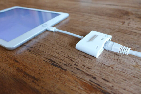 ipad-hardwired-adapter-table